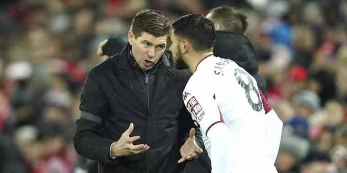 Im Team von Aston Villas Trainer Steven Gerrard (l) gibt es mehrere Corona-Fälle. Foto: Jon Super/AP/dpa Im Team von Aston Villas Trainer Steven Gerrard (l) gibt es mehrere Corona-Fälle. Foto: Jon Super/AP/dpa