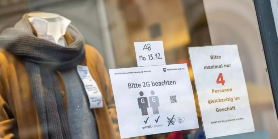 Das Oberverwaltungsgericht in Lüneburg hat die erst seit kurzem geltende 2G-Regel im Einzelhandel in Niedersachsen gekippt. Foto: Mohssen Assanimoghaddam/dpa