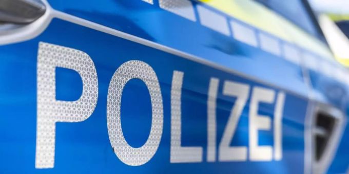 Die Polizei in Hessen durchsuchte insgesamt acht Wohnungen - sichergestellt wurden diverse Speichermedien. (Symbolbild). Foto: David Inderlied/dpa Die Polizei in Hessen durchsuchte insgesamt acht Wohnungen - sichergestellt wurden diverse Speichermedien. (Symbolbild). Foto: David Inderlied/dpa