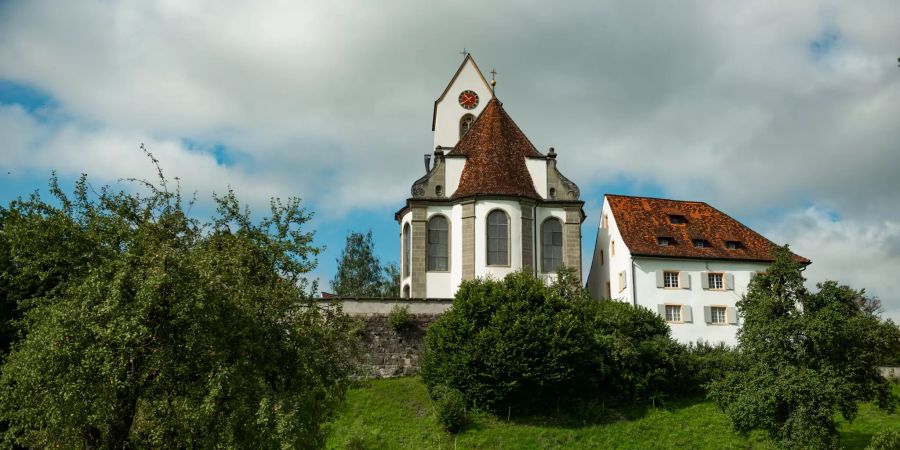 Die katholische Pfarrkirche St. Niklaus in der Gemeinde Herznach.