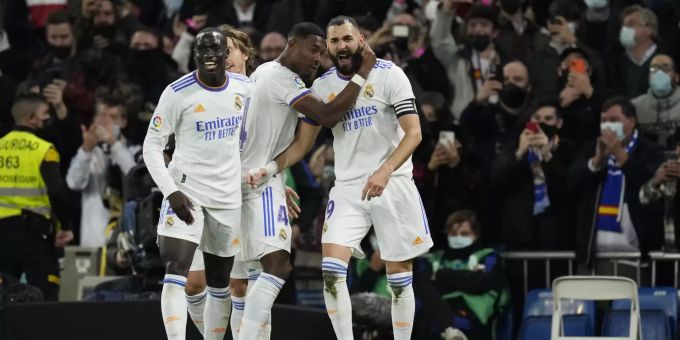 Derby-Sieg - Real gewinnt gegen Atlético und festigt Tabellenführung
