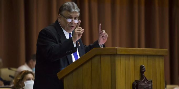 ARCHIV - Miguel Diaz-Canel, Präsident von Kuba, spricht im Parlament. Der kubanische Staatschef hat am 25.10.2021 die Vereinigten Staaten beschuldigt, die Karibikinsel destabilisieren zu wollen. Foto: Irene Perez/Cubadebate/dpa - ACHTUNG: Nur zur redaktionellen Verwendung und nur mit vollständiger Nennung des vorstehenden Credits ARCHIV - Miguel Diaz-Canel, Präsident von Kuba, spricht im Parlament. Der kubanische Staatschef hat am 25.10.2021 die Vereinigten Staaten beschuldigt, die Karibikinsel destabilisieren zu wollen. Foto: Irene Perez/Cubadebate/dpa - ACHTUNG: Nur zur redaktionellen Verwendung und nur mit vollständiger Nennung des vorstehenden Credits