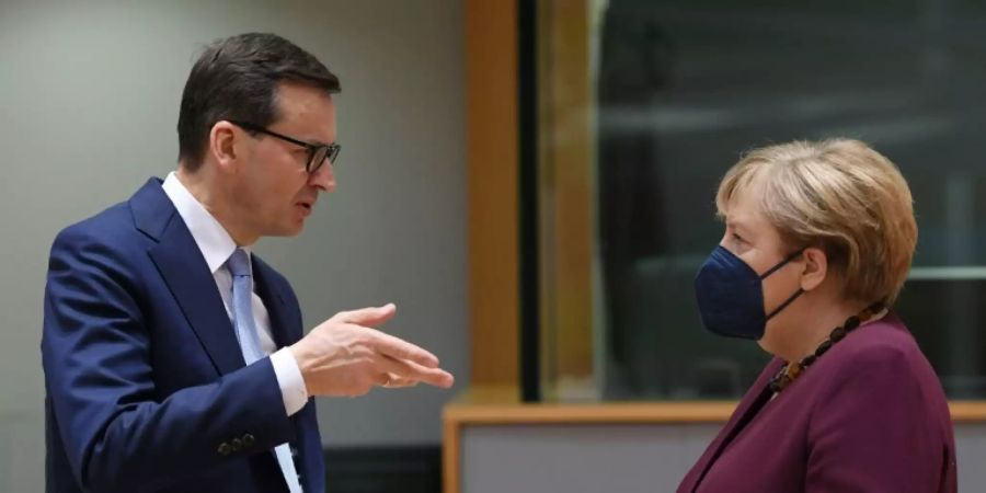 Morawiecki und Merkel bei EU-Gipfel im Oktober