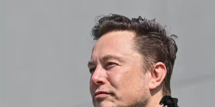 Elon Musk, Tesla-Chef macht nach einer spektakulären Twitter-Abstimmung weiter in grossem Stil Aktien seines Konzerns zu Geld. Foto: Patrick Pleul/dpa-Zentralbild/POOL/dpa