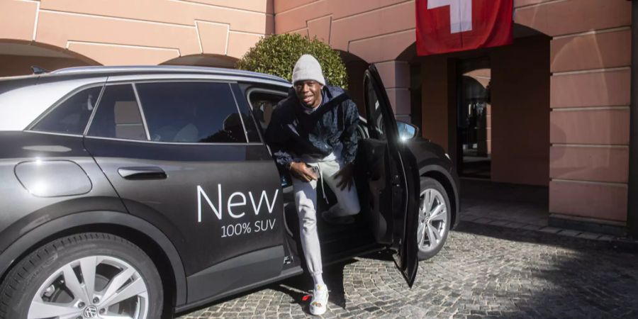 Denis Zakaria kommt bei der Villa Sassa in Lugano an.