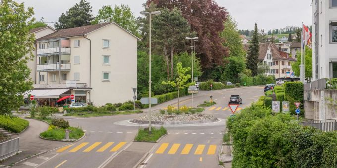 Autokreisel an der Goethestrasse in Stäfa. Stäfa