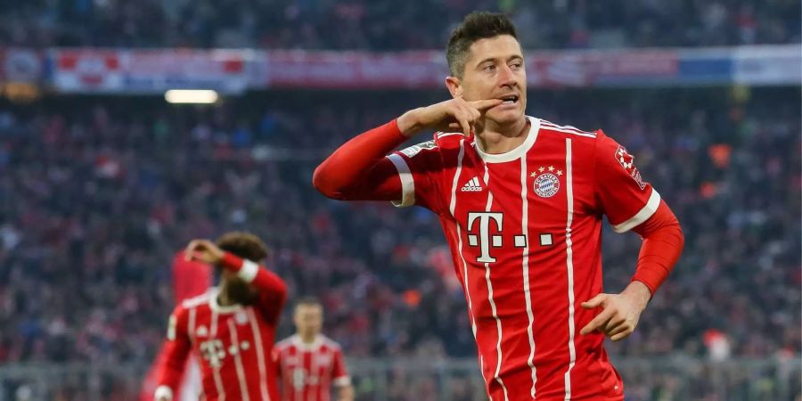 Robert Lewandowski feiert seinen Führungstreffer gegen Bremen.