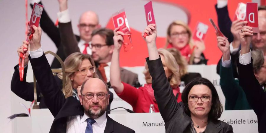 Die SPD mit Parteichef Martin Schulz votierte klar für Gespräche mit der CDU über eine allfällige Koalitionsregierung.