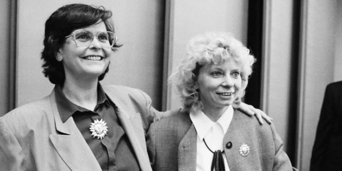 Ruth Dreifuss und Christiane Brunner bei ihrer Zweierkandidatur für das freiwerdende Bundesratsamt, am 9. März 1993. Ruth Dreifuss Christiane Brunner