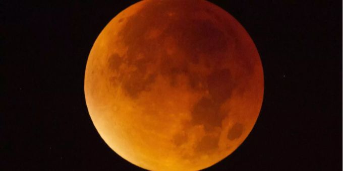 Am Mittwoch kommt es zu einem Super-Blau-Blutmond. Am Mittwoch kommt es zu einem Super-Blau-Blutmond.