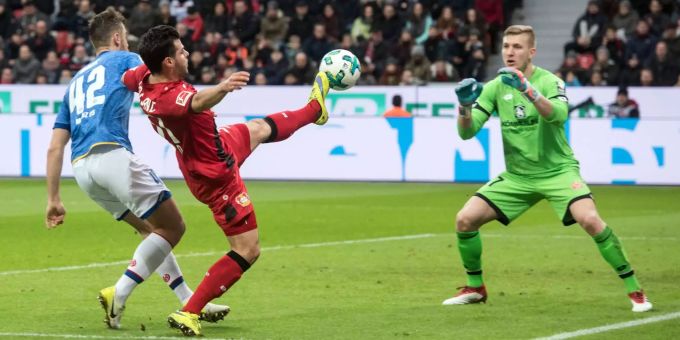 Bayer Leverkusen liegt 16 Punkte hinter Bayern München auf Platz zwei in der Tabelle. Bayer Leverkusen liegt 16 Punkte hinter Bayern München auf Platz zwei in der Tabelle.