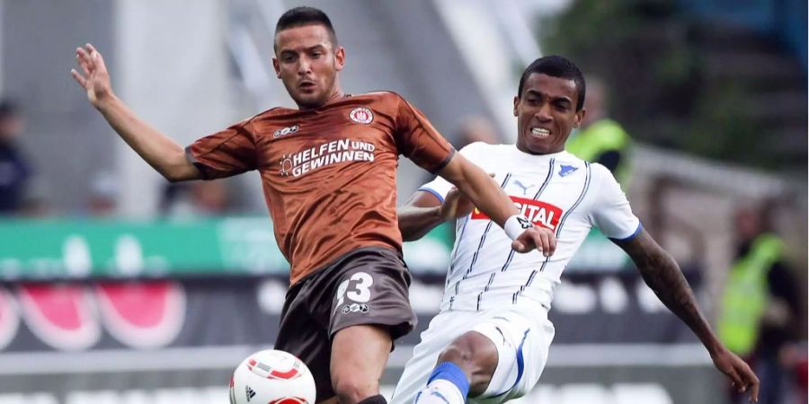 Ex-Bundesligaspieler Deniz Naki wurde auf einer deutschen Autobahn beschossen. (Bild: Deniz Naki, links im Dress von St. Pauli)