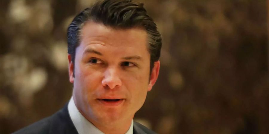 Fox News Host Pete Hegseth glaubt nicht an Keime.