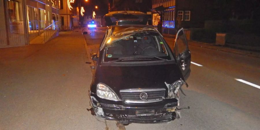 Die Autofahrerin wurde beim Unfall leicht verletzt.