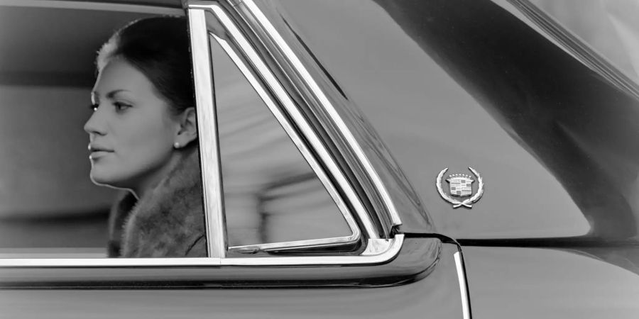 Beat Jost, Cadillac mit Modell, General Motors, Advico AG, Gockhausen, 1964. Courtesy of the Artist