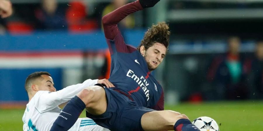 Adrien Rabiot (r) von Paris Saint-Germain in Aktion.