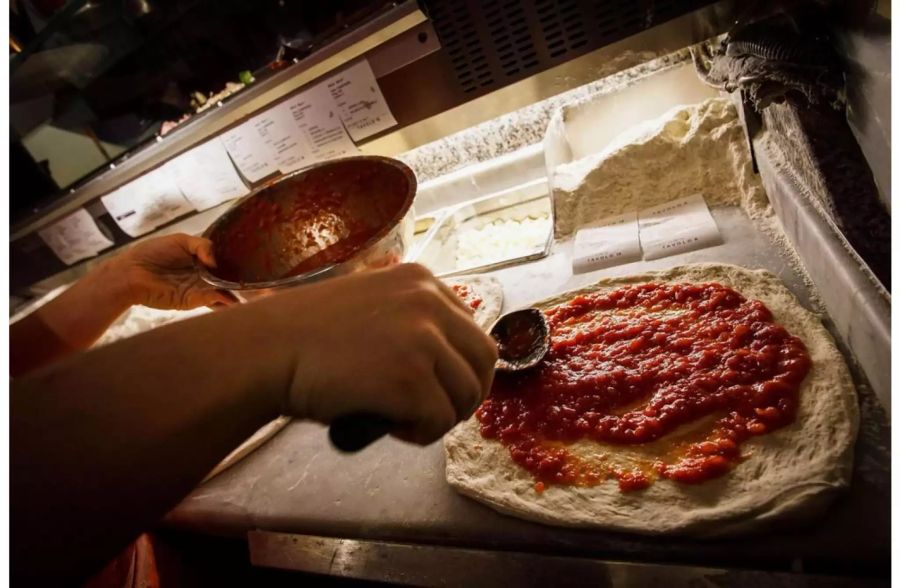 Pizza-Kuriere leisten beim Super Bowl Überstunden.