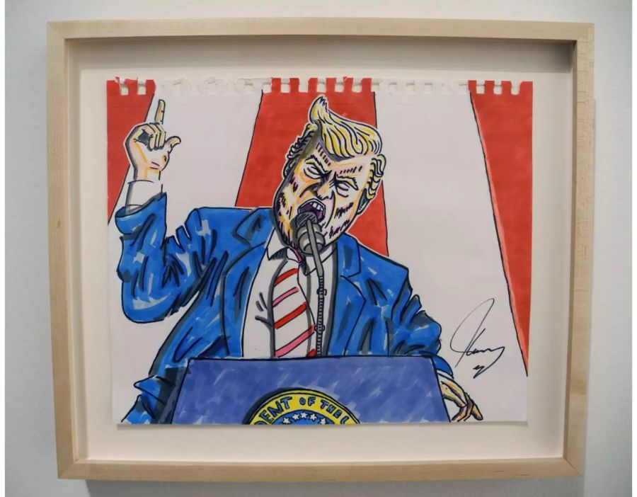 Die Arbeit «Draft-Dodging Racist» von US-Schauspieler Jim Carrey ist auf der Kunstmesse Affordable Art Fair in New York zu sehen.