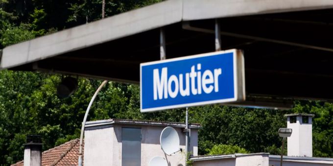 Haltestelle in Moutier. Moutier