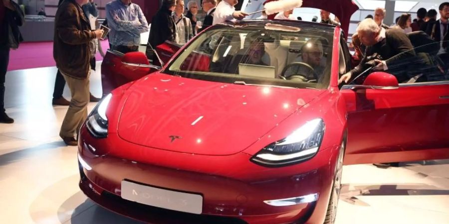 Teslas Model 3 bekommt die Zulassung für den europäischen Markt. Deutsche Käufer können von der E-Auto-Förderung profitieren. Foto: Uli Deck