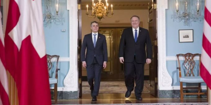 Aussenminister Cassis vor dem Gespräch mit seinem US-Amtskollegen Mike Pompeo im Aussenministerium in Washington. Aussenminister Cassis vor dem Gespräch mit seinem US-Amtskollegen Mike Pompeo im Aussenministerium in Washington.
