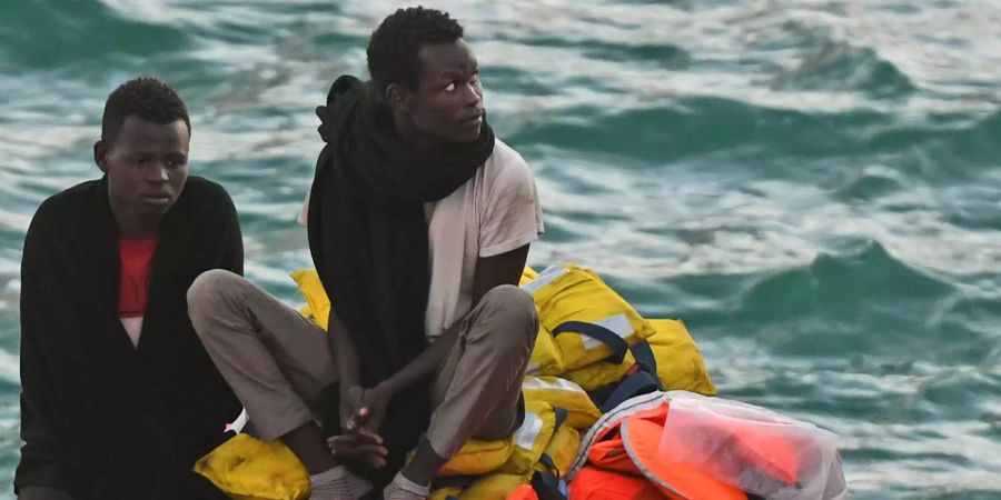 Die Hilfsorganisation kritisiert die EU-Staaten für ihren Umgang mit der Notsituation auf dem Mittelmeer.