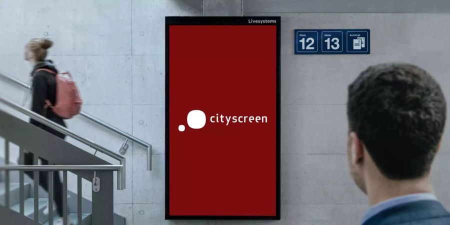 Einer der ersten cityscreens der Schweiz am Bahnhof Aarau.