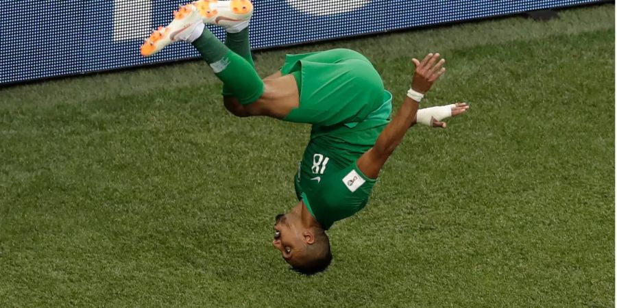 Salem Al-Dausari schiesst Mo Salah und Ägypten ohne Sieg nach Hause und beschert den Sauids mit seinem Tor in der 95. Minute einen königlichen Abschluss der WM. Backflip-Jubel inklusive.