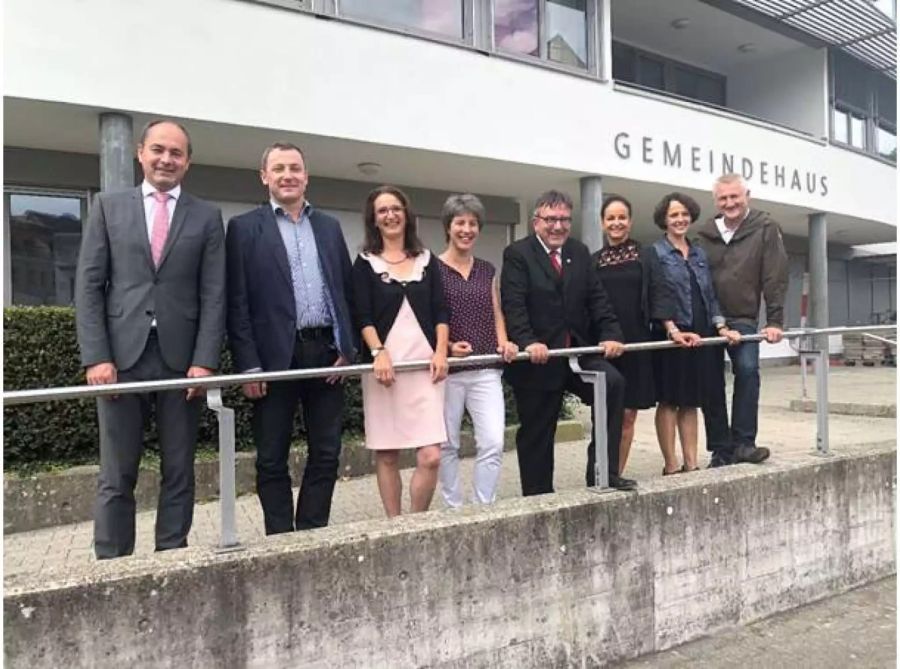 Simon Hämmerli, Andreas Utz, Claudia Hollenstein, Cristina Würsten, Christian Haltner, Ursula Traber, Jeannette Dietziker Gadola, Christoph Portmann (v.l.n.r.) - zvg von der Gemeinde Stäfa