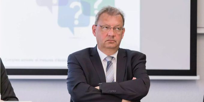 Der Verwaltungspräsident der öffentlichen Spitäler des Kantons Freiburg will nicht alleine zurücktreten. Der Verwaltungspräsident der öffentlichen Spitäler des Kantons Freiburg will nicht alleine zurücktreten.