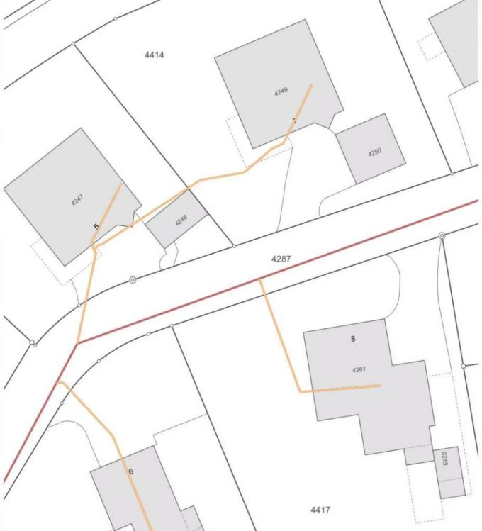 Auszug aus dem Zofinger Abwasserkataster (Abwasserleitungen: orange = privat, rot = öffentlich) Auszug aus dem Zofinger Abwasserkataster (Abwasserleitungen: orange = privat, rot = öffentlich)