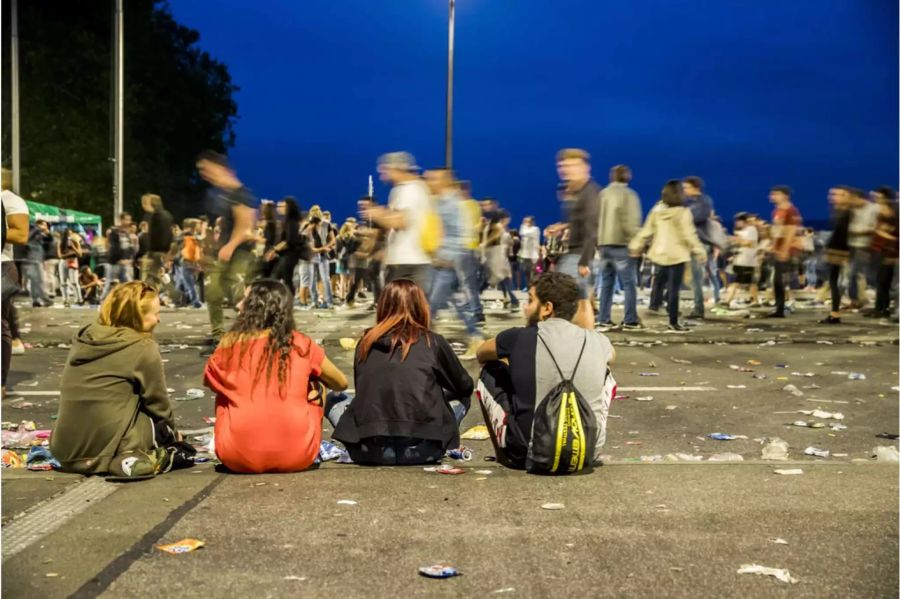 Jugendliche an der Streetparade 2017 - Keystone