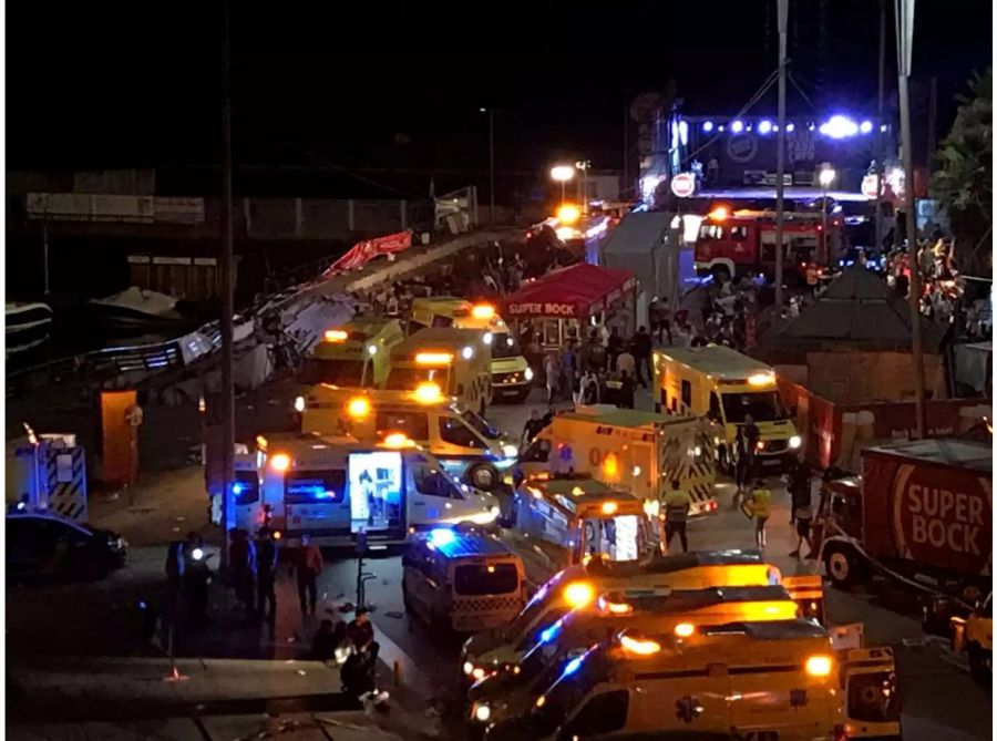 Viele Ambulanzen an der Küste der nordspanischen Stadt Vigo.