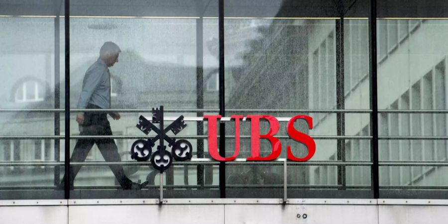 Das Logo der UBS in Zürich.