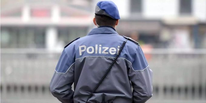 Die Zürcher Stadtpolizei nahm drei Männer (20, 21 und 31) fest. (Symbolbild) Die Zürcher Stadtpolizei nahm drei Männer (20, 21 und 31) fest. (Symbolbild)