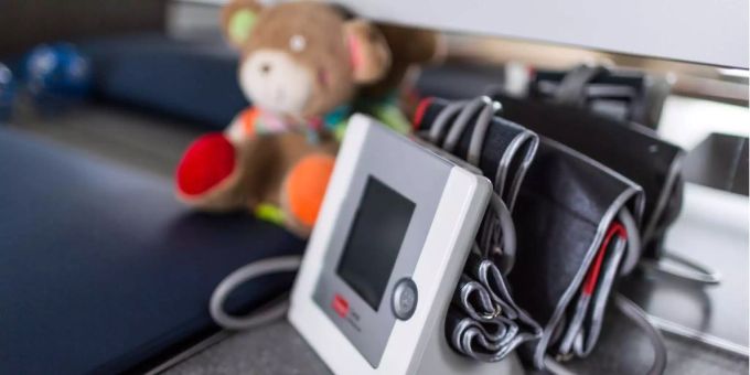 Es ist ein letzter Versuch, um einen kleinen Jungen vor dem Tod zu bewahren: eine Gentherapie zur Heilung seiner schweren Hauterkrankung. Es ist ein letzter Versuch, um einen kleinen Jungen vor dem Tod zu bewahren: eine Gentherapie zur Heilung seiner schweren Hauterkrankung.