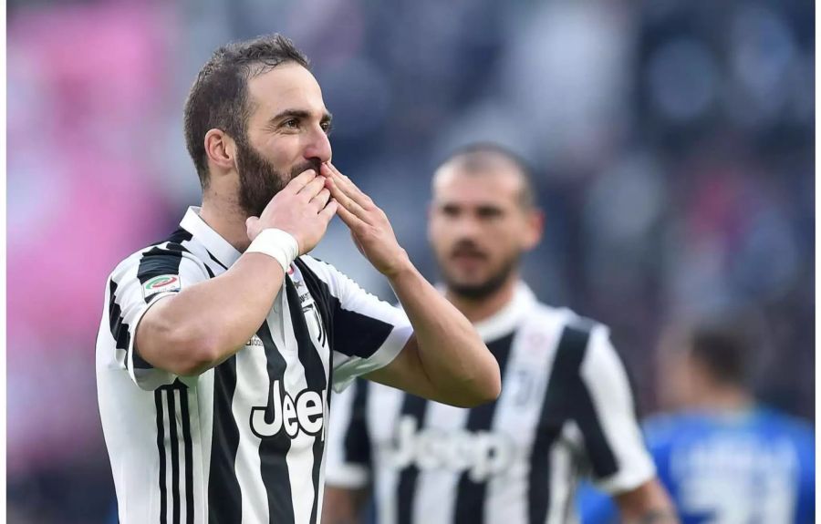 Auch der italienische Meister Juventus Turin präsentiert sich am Wochenende in ausgezeichneter Schützenlaune. Die Meisterschaftsfavoriten fertigen Sassuolo gleich mit 7:0 ab. Während Higuain mit einem Hattrick glänzt, kann sich auch Sami Khedira mit zwei Treffern glücklich schätzen. Stephan Lichtsteiner spielt nicht. Auch in der Defensive läufts: Die Alte Dame hat in den letzten zehn Partien lediglich einen einzigen Gegentreffer kassiert.