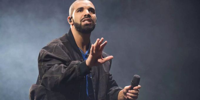 Drake ist erfolgreicher Rapper und R&B-Sänger. certified lover boy drakes