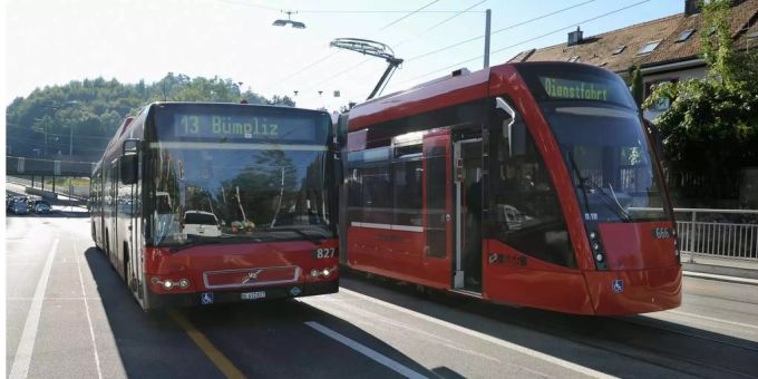 Bus und Tram von Bernmobil. Bus und Tram von Bernmobil.