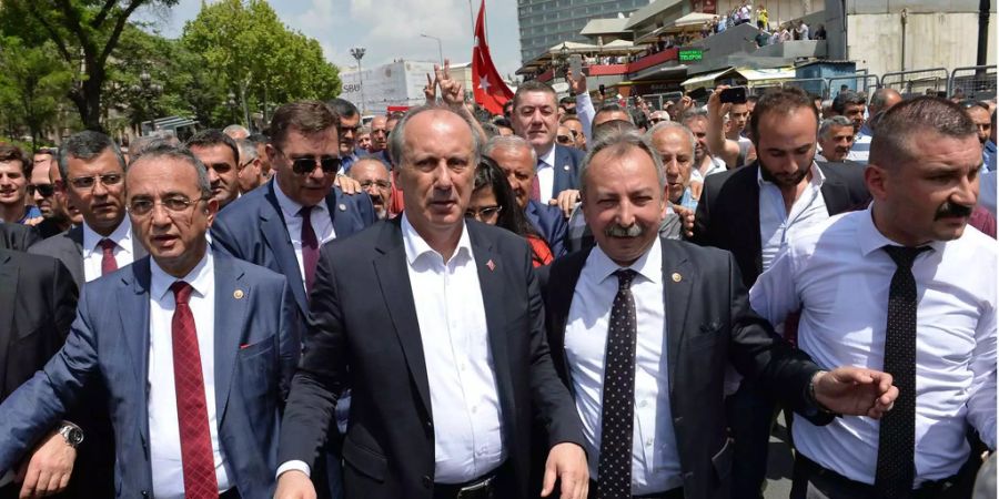 Die Führungsriege der grössten Oppositionspartei der CHP um Muharrem Ince (mitte).