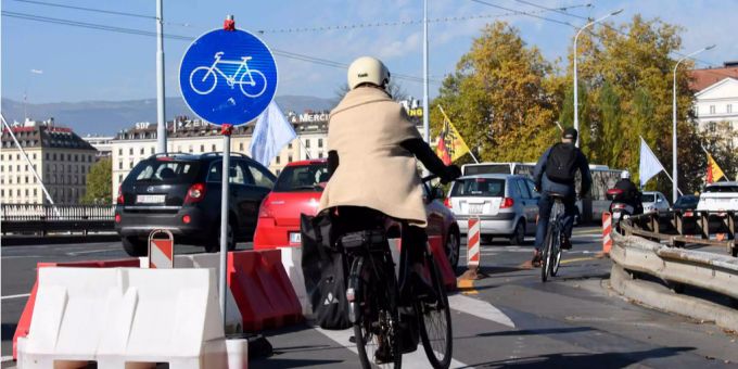 Velofahrer im Strassenverkehr. (Symbolbild) velobrücke
