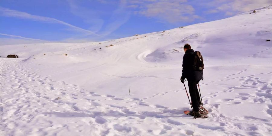 Am besten weckt Bewegung an der frischen Luft – je kälter, desto besser.