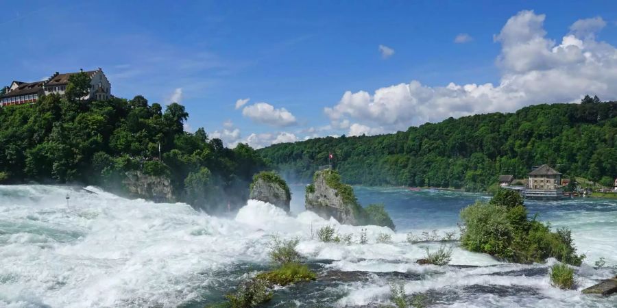 Der Rheinfall bei Neuhausen ist ein Touristenmagnet. Schaffhausen lassen viele Touristen aber links liegen, Bild: Pixabay