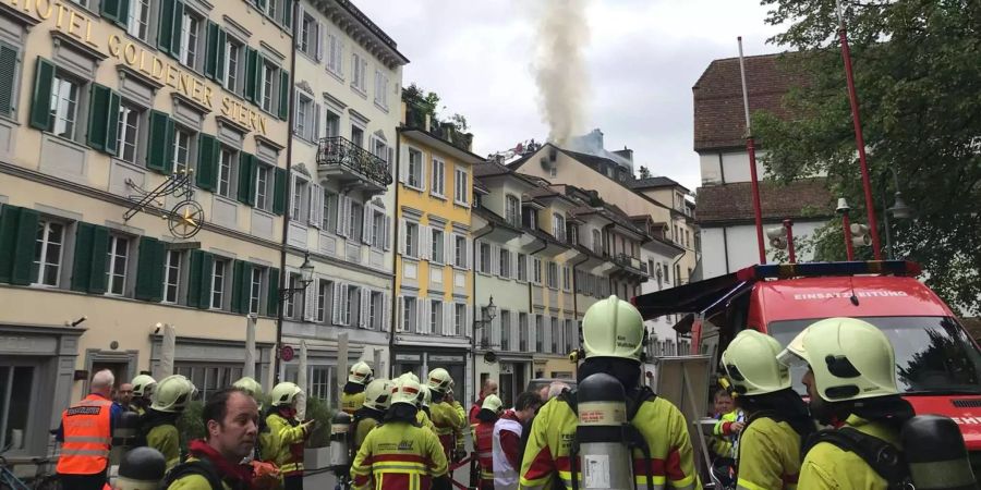 Das Hotel Schlüssel in Luzern brennt.