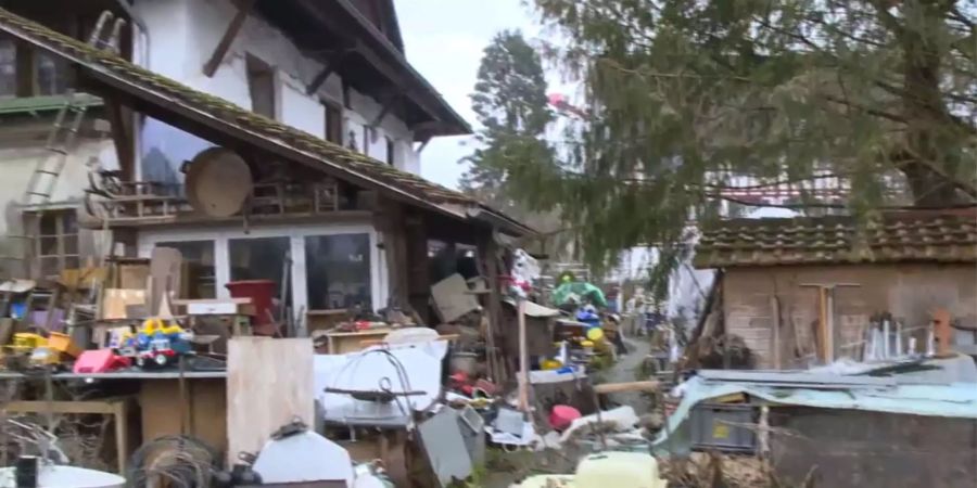 Dem Mann, der seit Jahren auf Kriegsfuss mit der Gemeinde lebt, wurde vor drei Jahren durch die Gemeinde das Grundstück zwangsgeräumt (Archiv).