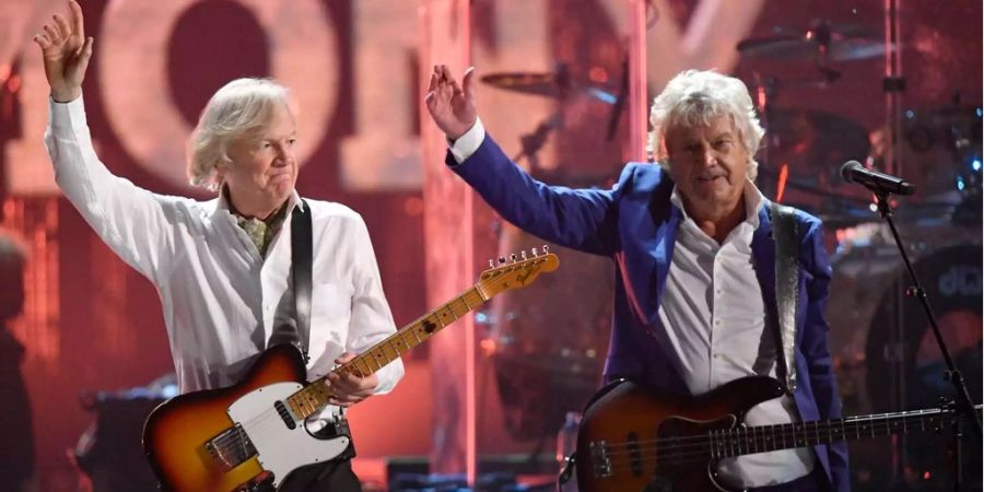 The Moody Blues performten ihren legendären Song «Nights in White Satin».