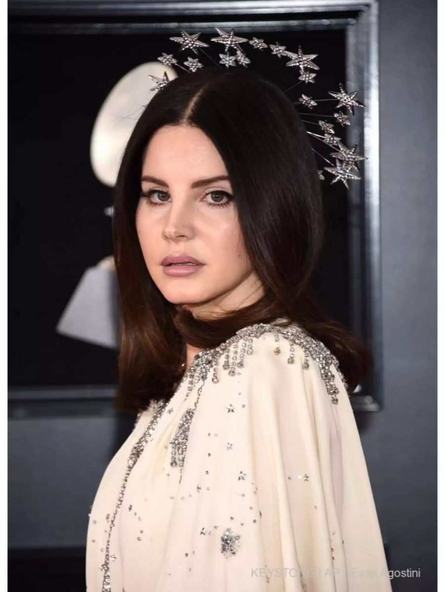 Lana del Rey brach an ihrem Konzert in Tränen aus.