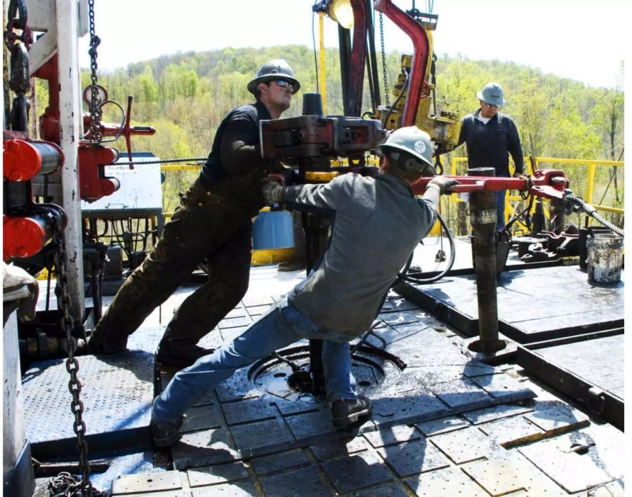 Arbeiter auf einem Gasbohrturm - Keystone