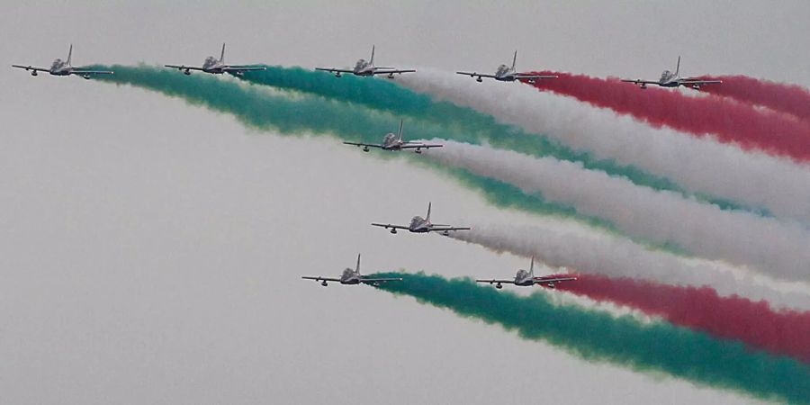 Aermacchi MB-339 PAN Flugzeuge des Kunstflugteams «Frecce» der italienischen Luftwaffe treten während der jährlichen Air Show auf.