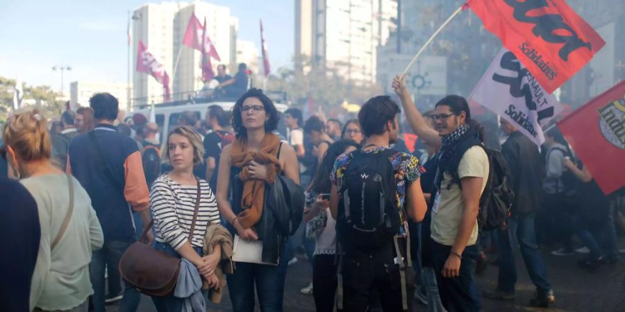 Demonstranten gegen die Politik von Emmanuel Macron in Paris.